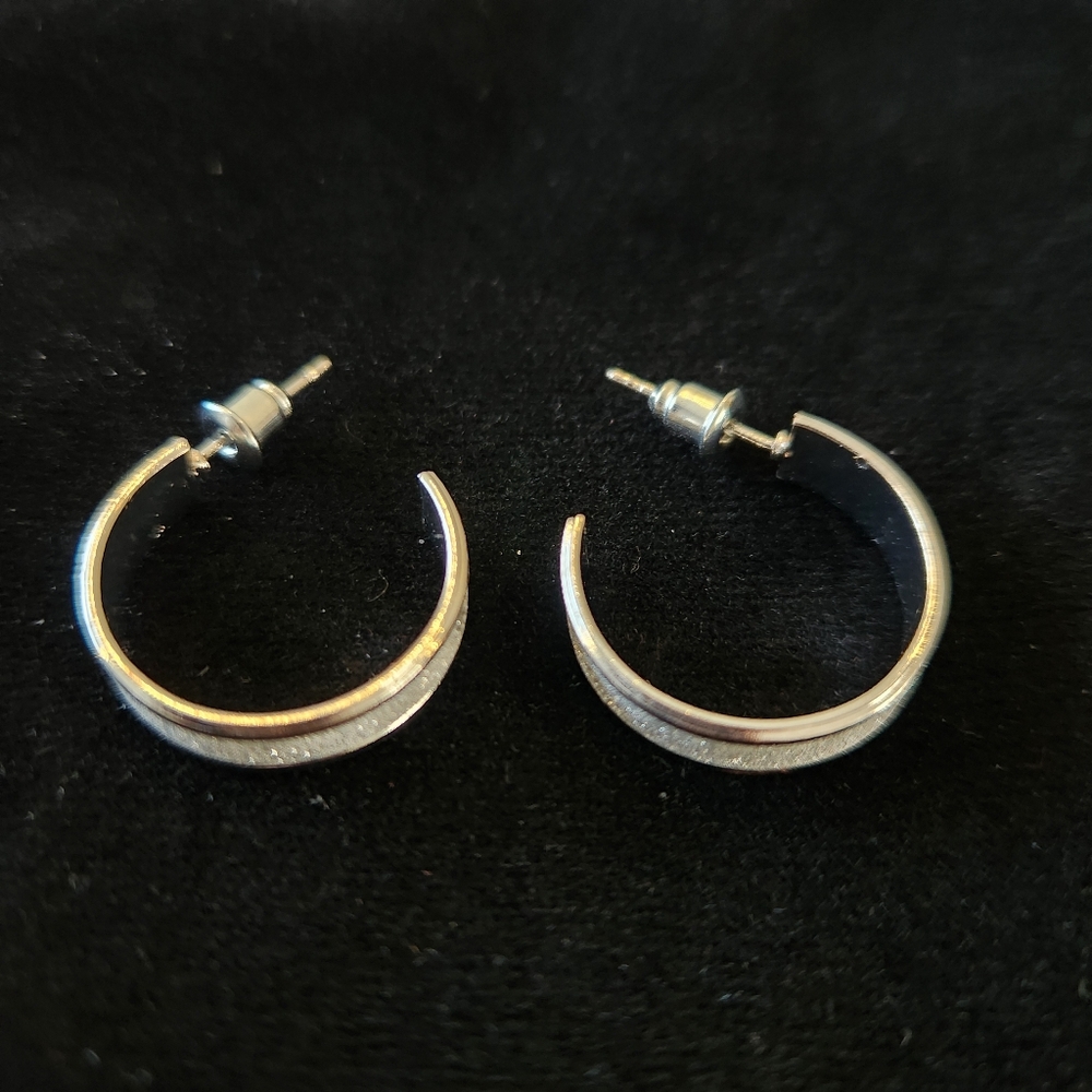 NEW Silver Tone Hoop Earrings